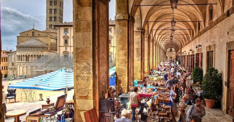 V&ugrave;ng đất kiến tr&uacute;c Arezzo, miền di sản cổ k&iacute;nh 7