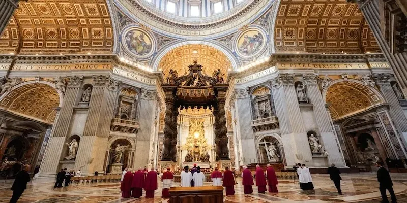 Vương cung Th&aacute;nh đường Th&aacute;nh Ph&ecirc;r&ocirc; lộng lẫy tại Vatican 3