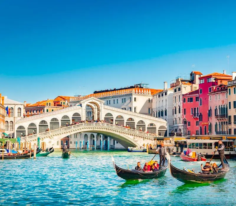 Du lịch đến thành phố Venice: Nơi tình yêu bắt đầu