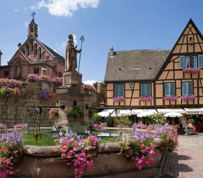 Làng Eguisheim đẹp nhất nước Pháp trên tuyến đường rượu vang Alsace