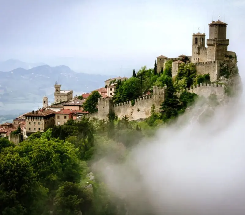 San Marino quốc gia nhỏ bé nằm trong lòng nước Ý