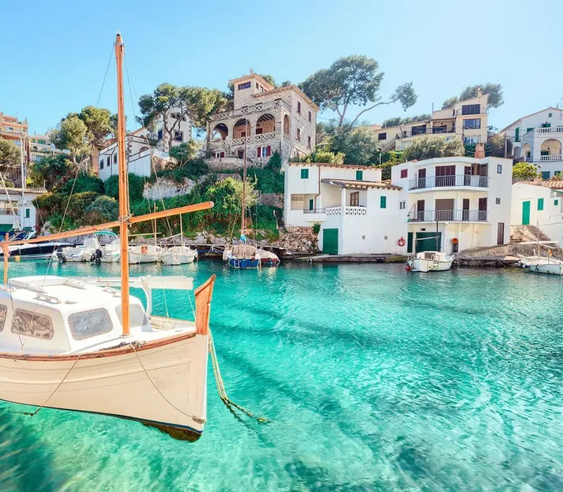Về miền biển xanh Majorca khám phá sắc màu Địa Trung Hải