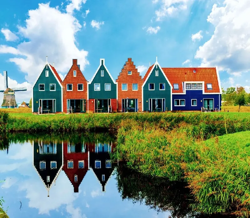 Volendam: Thị trấn ven biển cổ kính và quyến rũ của Hà Lan