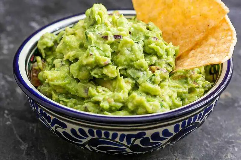 Guacamole: M&oacute;n sốt tr&aacute;i bơ healthy với c&aacute;ch l&agrave;m đơn giản 8