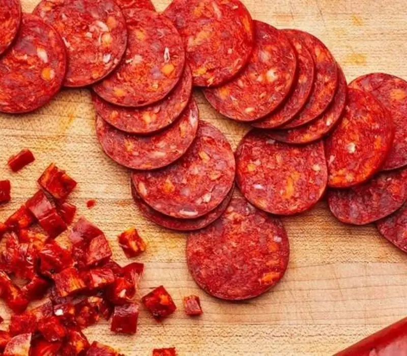 Pepperoni? Khám phá loại xúc xích cay hấp dẫn gây sốt