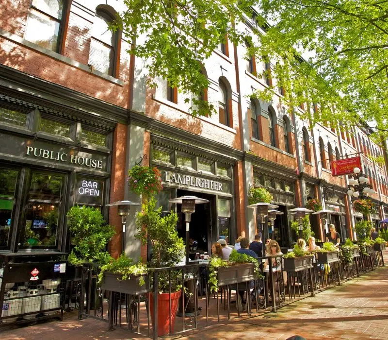 Gastown, điểm đến lịch sử v&agrave; hiện đại tại Vancouver 4