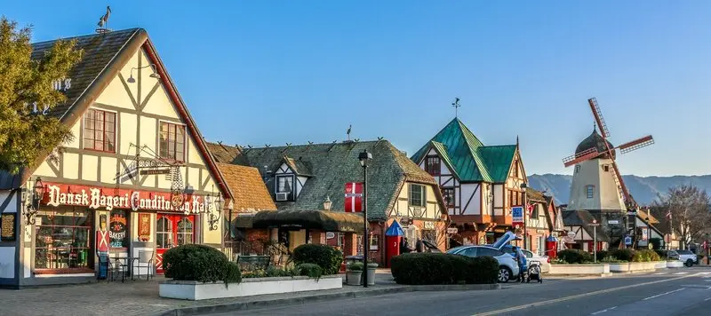 Kh&aacute;m ph&aacute; Solvang, ng&ocirc;i l&agrave;ng Đan Mạch giữa l&ograve;ng nước Mỹ 3