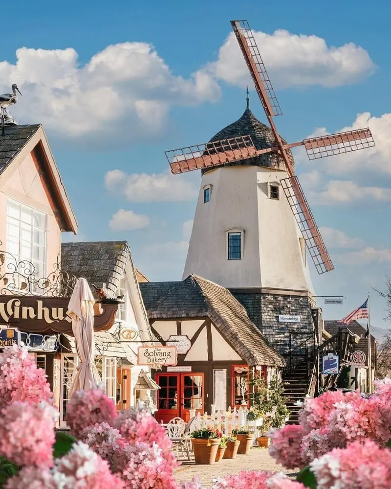 Kh&aacute;m ph&aacute; Solvang, ng&ocirc;i l&agrave;ng Đan Mạch giữa l&ograve;ng nước Mỹ 2