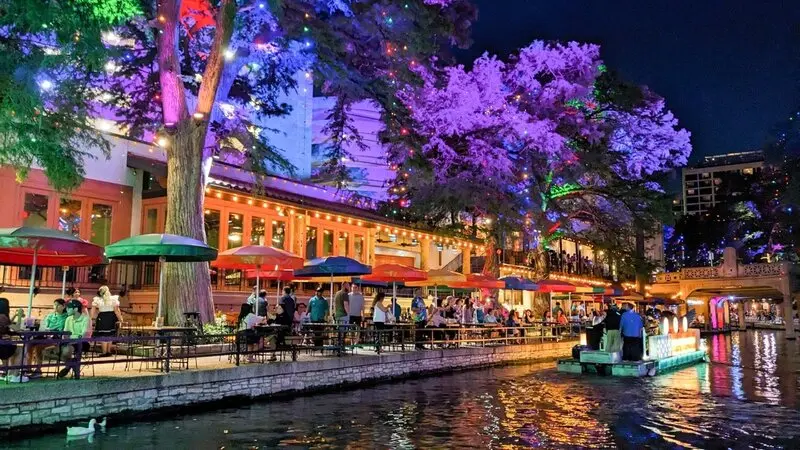 San Antonio: Địa điểm tham quan đa sắc m&agrave;u l&yacute; th&uacute; ở Texas, Mỹ 3