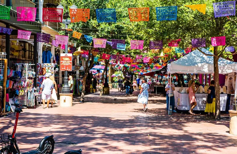San Antonio: Địa điểm tham quan đa sắc m&agrave;u l&yacute; th&uacute; ở Texas, Mỹ 10