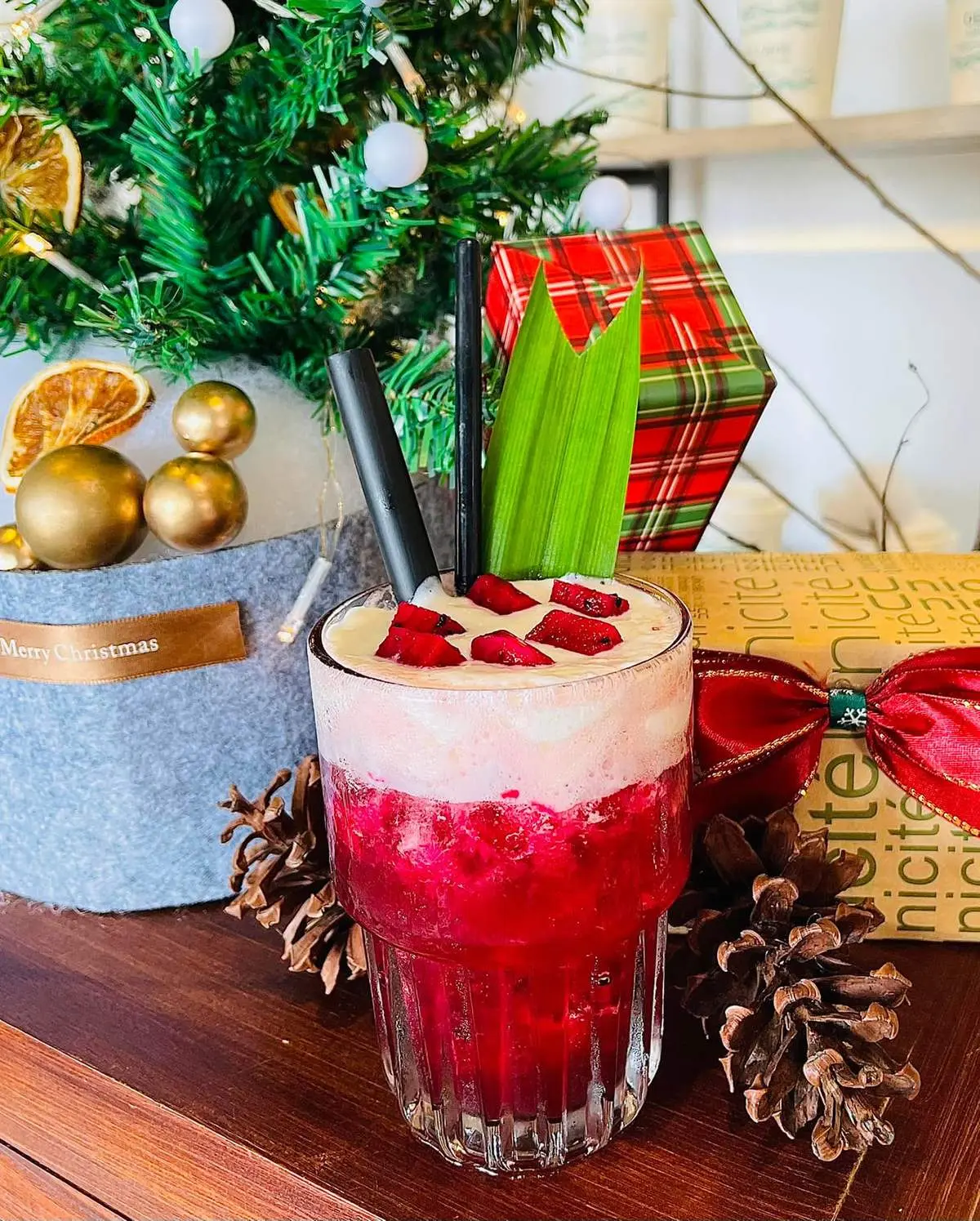 De Lavie Coffee Lounge C&ocirc;n Đảo với kh&ocirc;ng gian s&acirc;n thượng đẹp m&ecirc; hồn 6