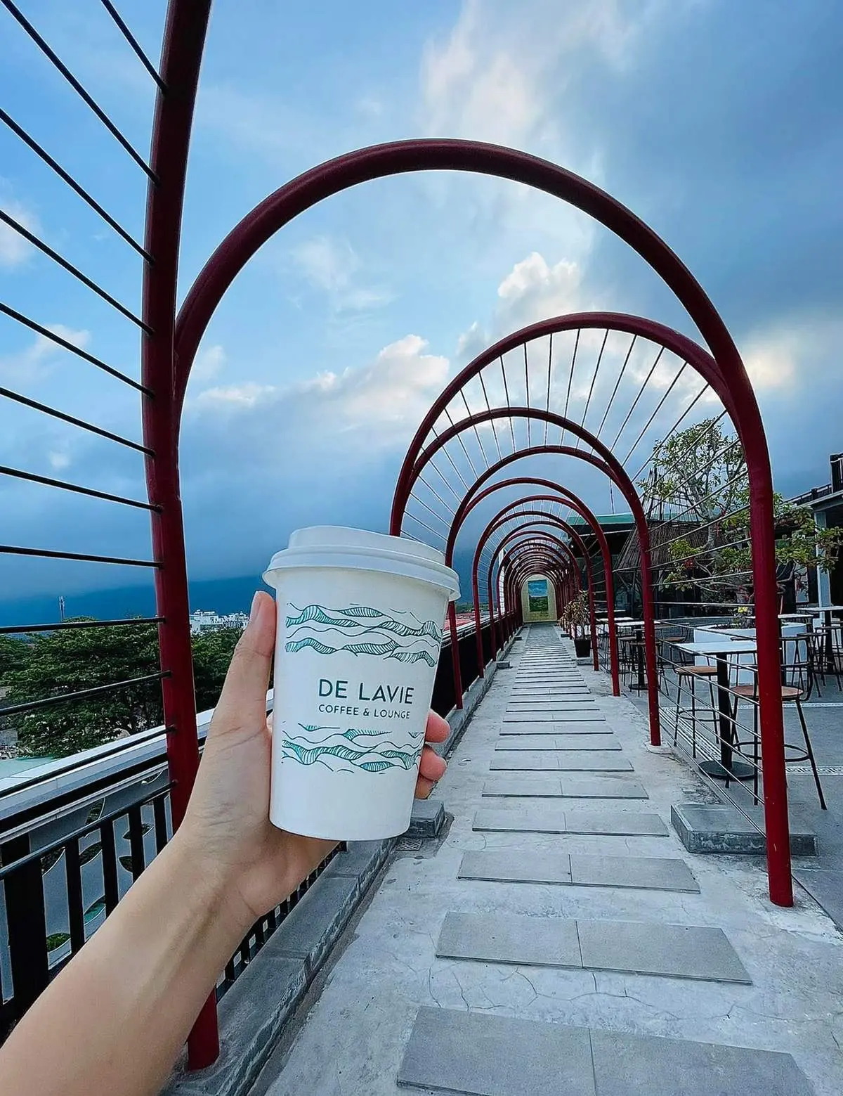 De Lavie Coffee Lounge C&ocirc;n Đảo với kh&ocirc;ng gian s&acirc;n thượng đẹp m&ecirc; hồn 7