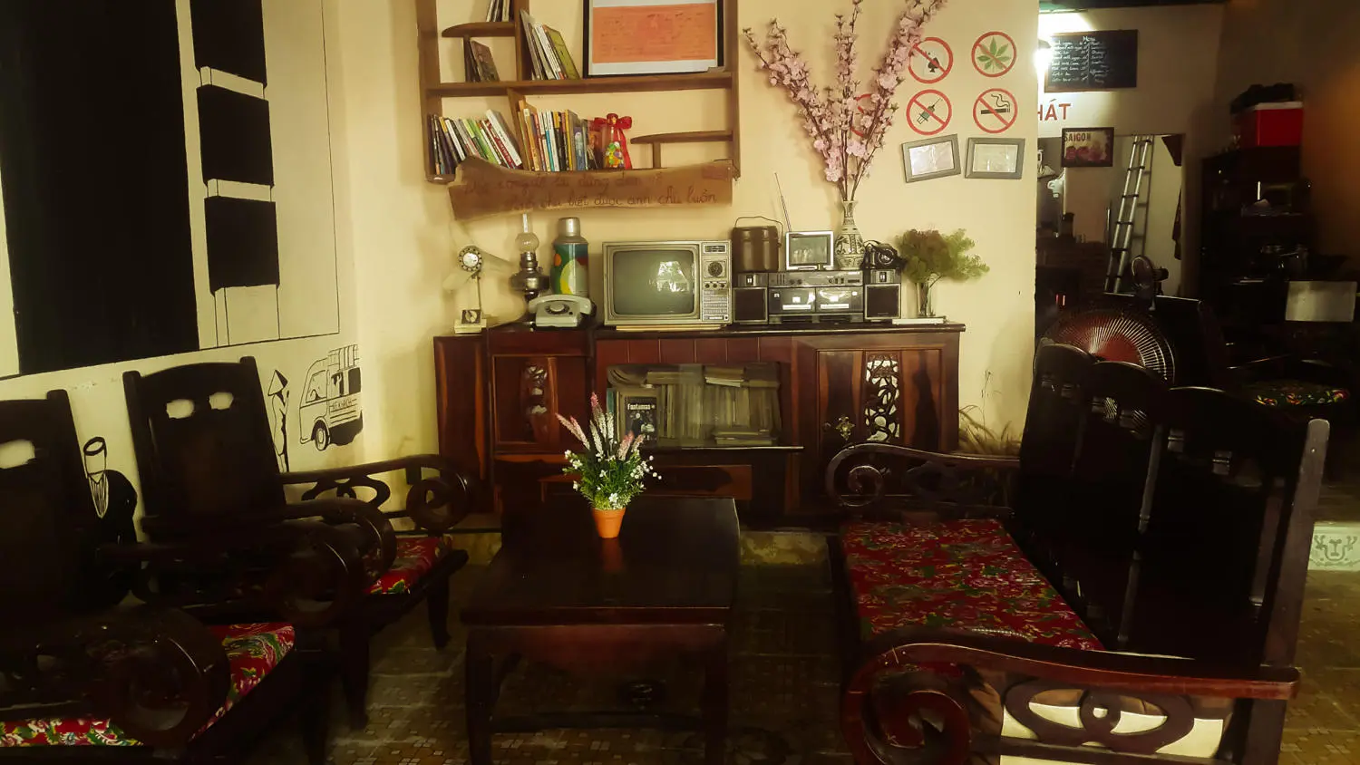 Đến Cafe Ba L&ecirc; C&ocirc;n Đảo t&igrave;m về những k&yacute; ức xưa cũ 3