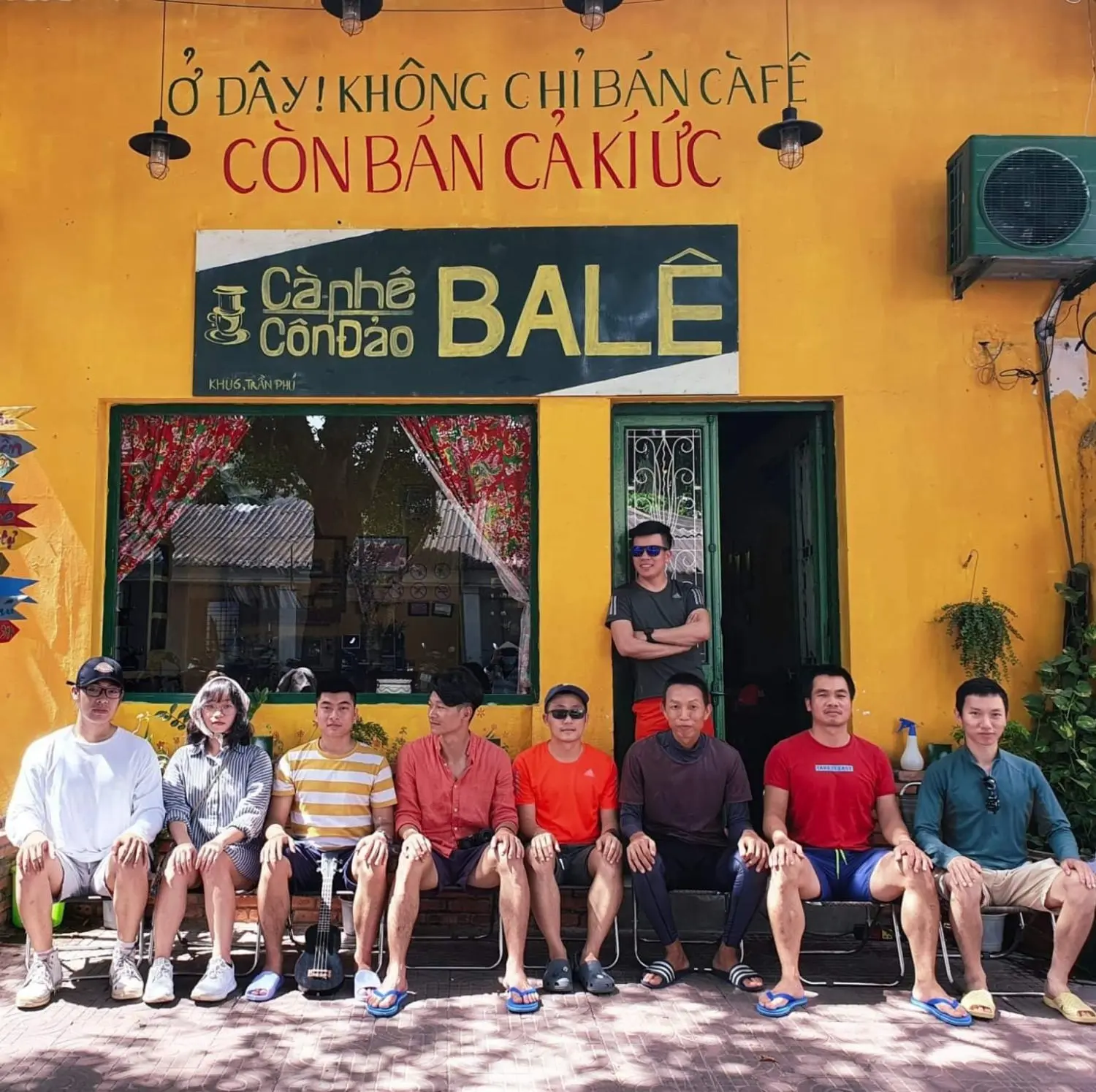 Đến Cafe Ba L&ecirc; C&ocirc;n Đảo t&igrave;m về những k&yacute; ức xưa cũ 7