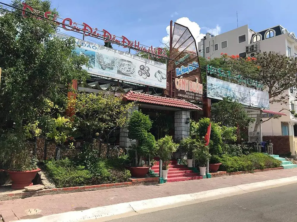 Nh&agrave; h&agrave;ng C&aacute;nh Buồm C&ocirc;n Đảo, địa điểm ho&agrave;n hảo để thưởng thức hải sản 2