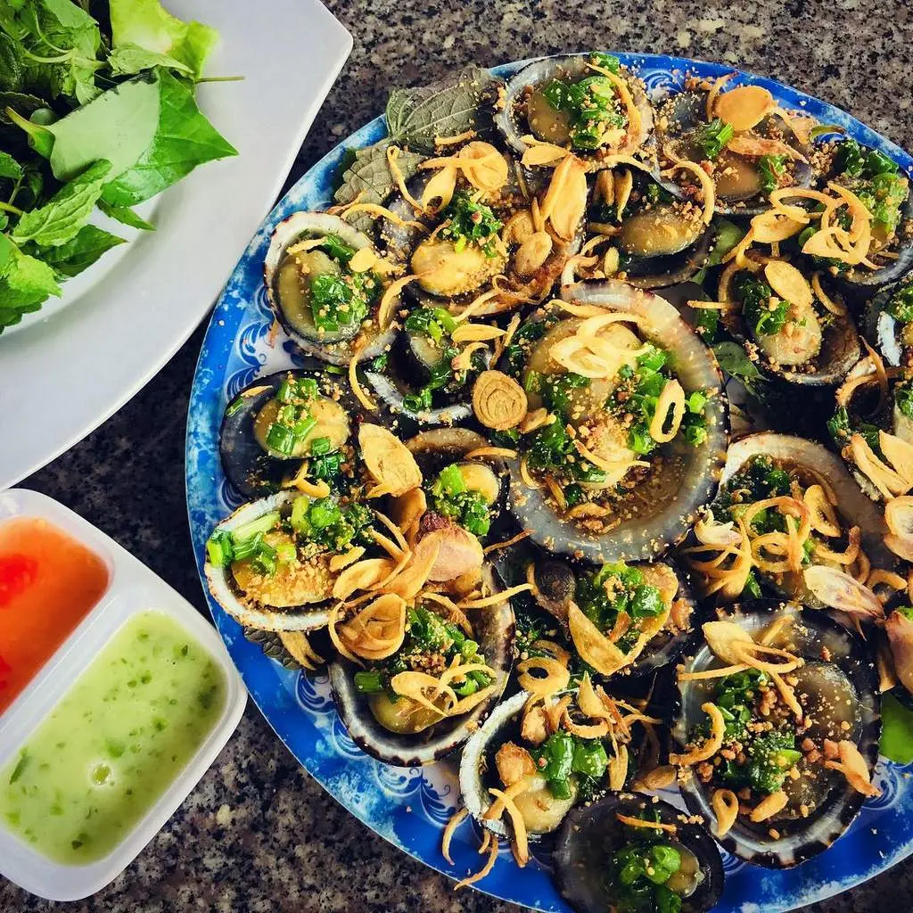 Ốc v&uacute; n&agrave;ng C&ocirc;n Đảo v&agrave; những m&oacute;n ngon nhất định phải thử 4