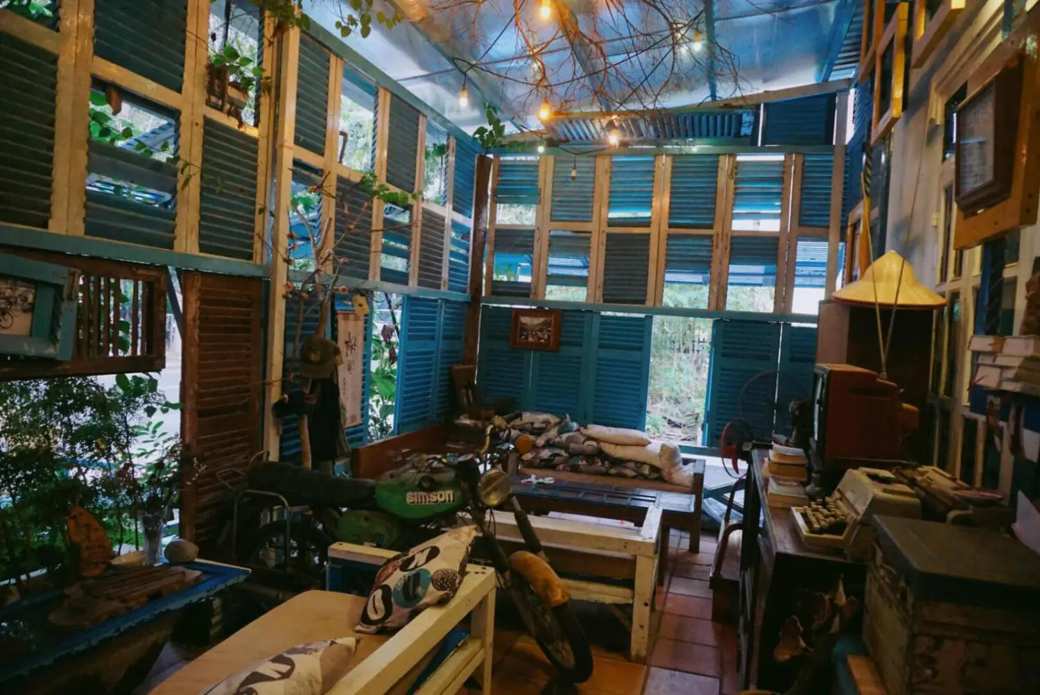 Phi&ecirc;n Kh&uacute;c Cafe C&ocirc;n Đảo, kh&ocirc;ng gian ho&agrave;i cổ giữa l&ograve;ng th&agrave;nh phố 6