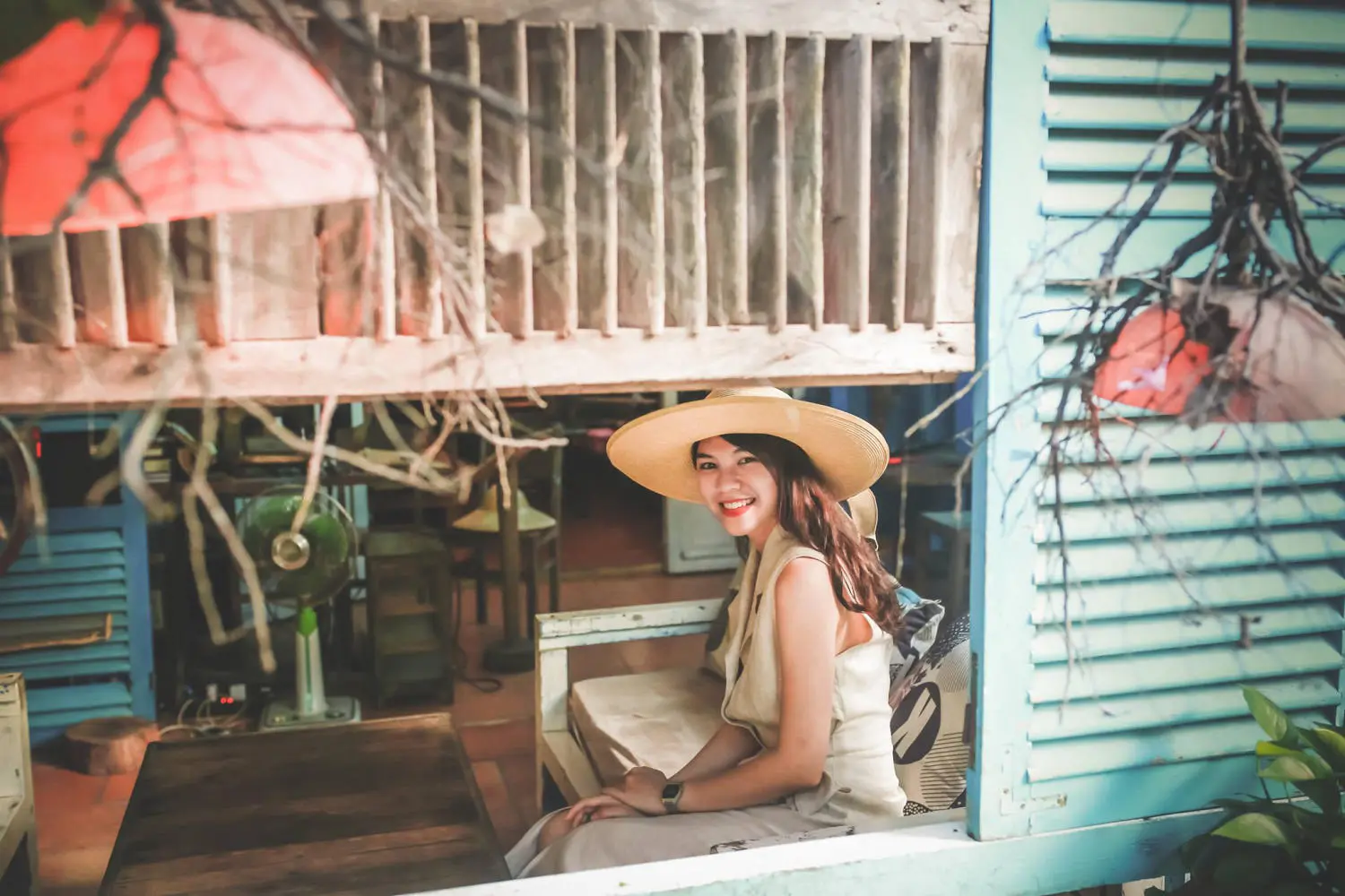Phi&ecirc;n Kh&uacute;c Cafe C&ocirc;n Đảo, kh&ocirc;ng gian ho&agrave;i cổ giữa l&ograve;ng th&agrave;nh phố 8