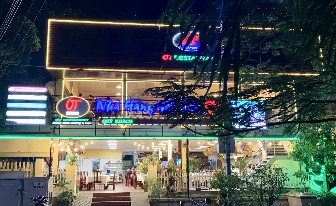 Top 7 nh&agrave; h&agrave;ng C&ocirc;n Đảo nổi tiếng bạn kh&ocirc;ng n&ecirc;n bỏ qua 2
