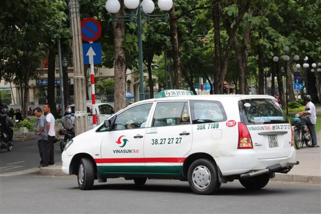 Bỏ t&uacute;i list Taxi C&ocirc;n Đảo l&agrave;m mưa l&agrave;m gi&oacute; tại h&ograve;n đảo thi&ecirc;n đường 7