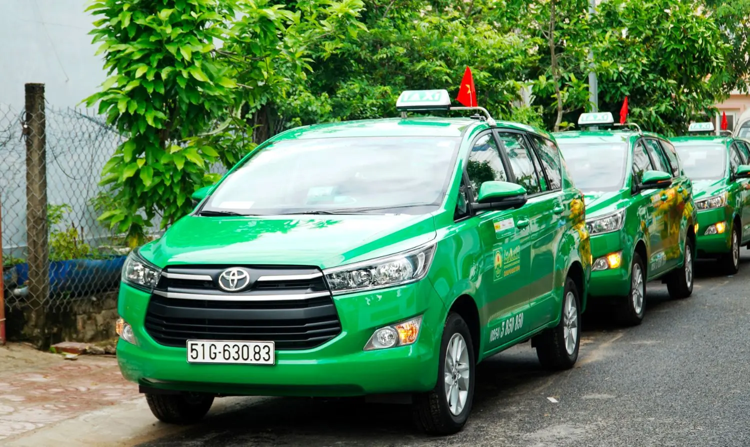 Bỏ t&uacute;i list Taxi C&ocirc;n Đảo l&agrave;m mưa l&agrave;m gi&oacute; tại h&ograve;n đảo thi&ecirc;n đường 4