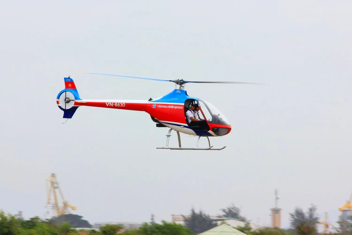 Trải nghiệm đi trực thăng kh&aacute;m ph&aacute; C&ocirc;n Đảo cực chất, sao chưa thử bạn ơi 5