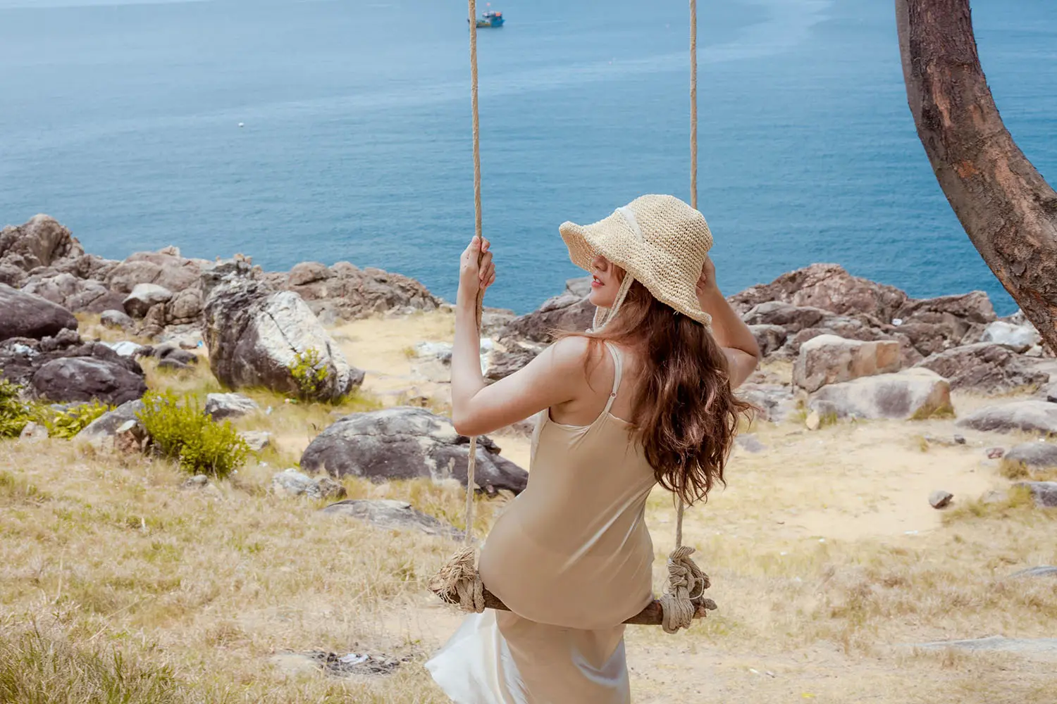 B&igrave;nh y&ecirc;n nơi b&atilde;i Y&ecirc;n Ngựa Đ&agrave; Nẵng 5