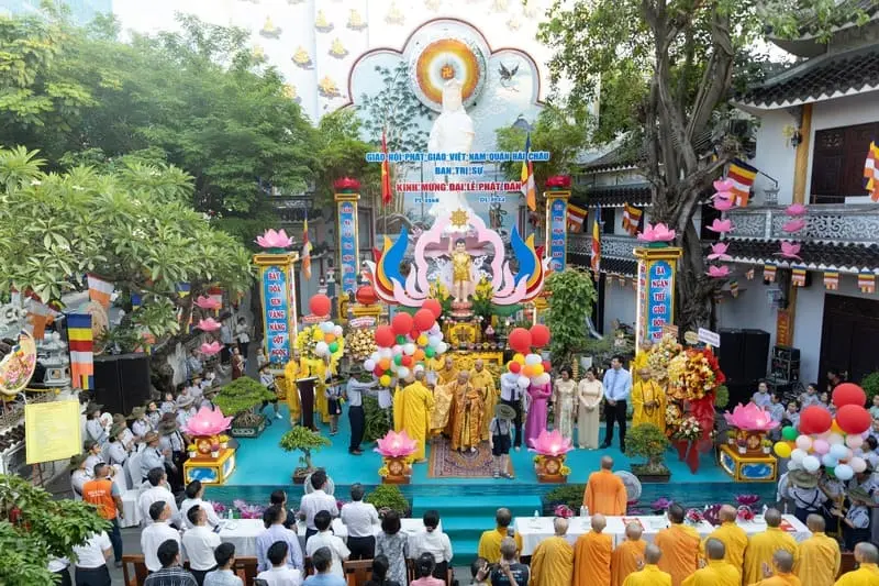 Ch&ugrave;a B&aacute;t Nh&atilde;, chốn cầu an thanh b&igrave;nh giữa l&ograve;ng Đ&agrave; th&agrave;nh 9