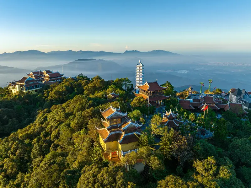 Đền B&agrave; Ch&uacute;a Thượng Ng&agrave;n chốn linh thi&ecirc;ng tr&ecirc;n đỉnh n&uacute;i Ch&uacute;a 3
