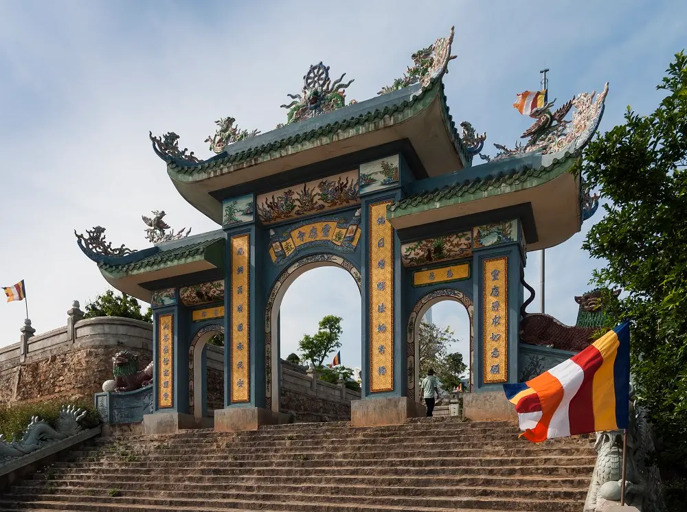 Gh&eacute; thăm ch&ugrave;a Linh Ứng Sơn Tr&agrave; - Điểm du lịch t&acirc;m linh tại Đ&agrave; Nẵng 3