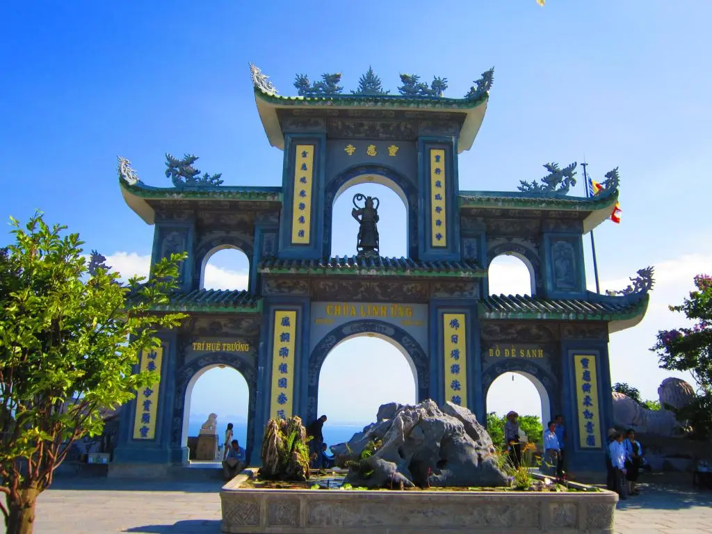 Gh&eacute; thăm ch&ugrave;a Linh Ứng Sơn Tr&agrave; - Điểm du lịch t&acirc;m linh tại Đ&agrave; Nẵng 4