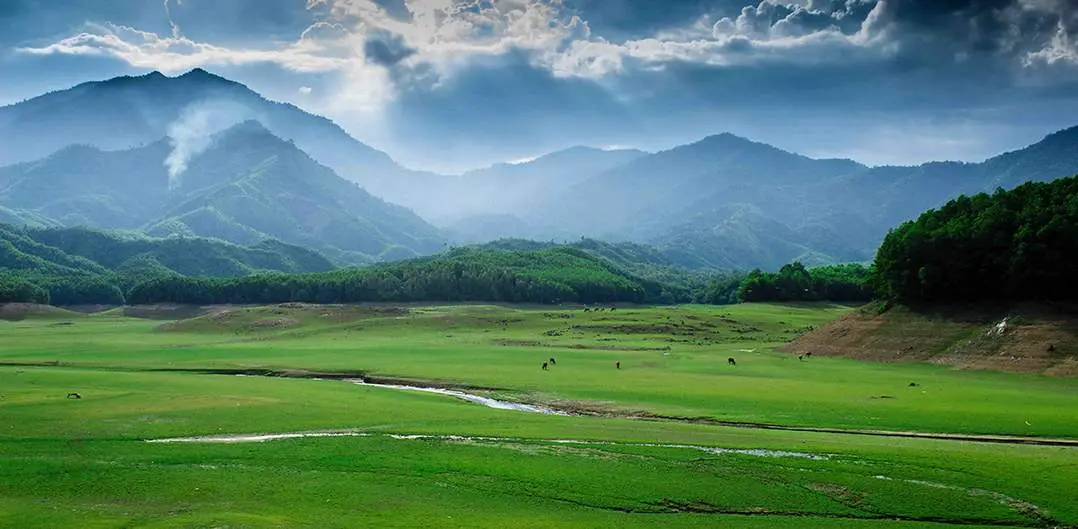 Hồ H&ograve;a Trung - Kh&aacute;m ph&aacute; n&eacute;t đẹp thi&ecirc;n nhi&ecirc;n thơ mộng tại Đ&agrave; Nẵng 2