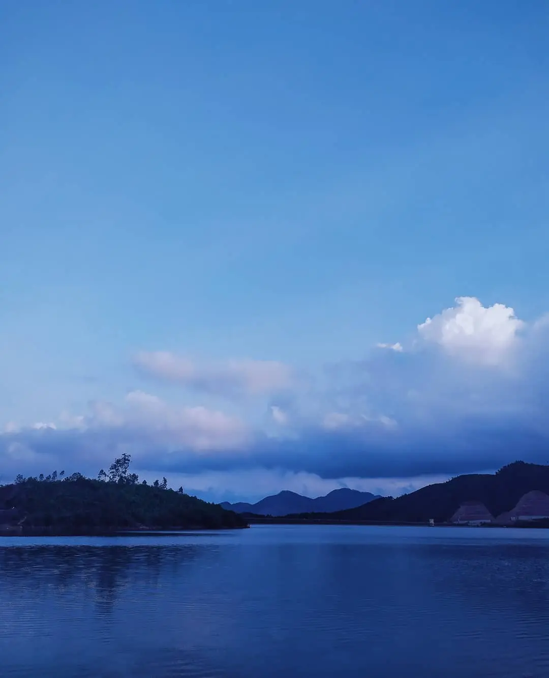 Hồ H&ograve;a Trung - Kh&aacute;m ph&aacute; n&eacute;t đẹp thi&ecirc;n nhi&ecirc;n thơ mộng tại Đ&agrave; Nẵng 5