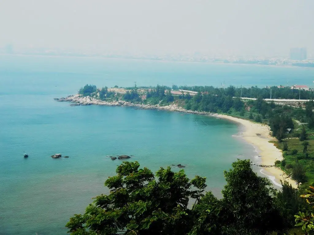 Kh&aacute;m ph&aacute; b&atilde;i Bụt Đ&agrave; Nẵng đầy hoang sơ v&agrave; thơ mộng 2