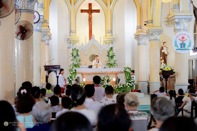 Nh&agrave; thờ Con G&agrave; Đ&agrave; Nẵng với sắc hồng ấn tượng giữa trung t&acirc;m 6