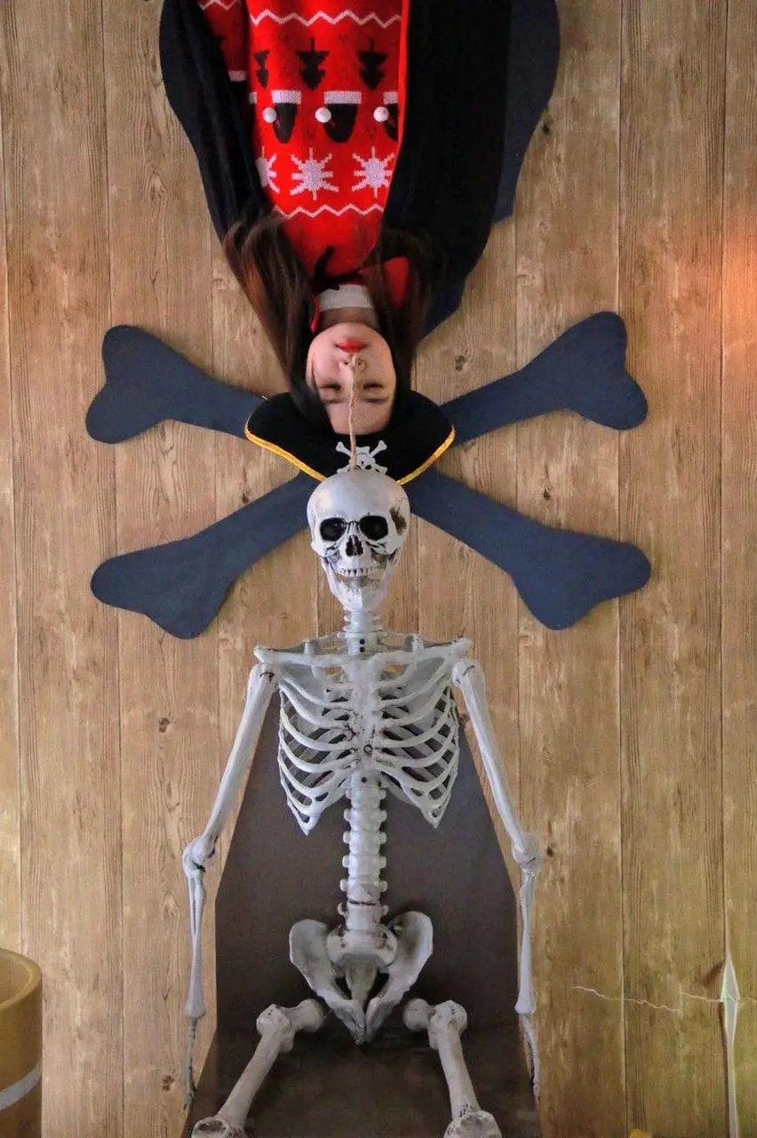 Quẩy banh n&oacute;c tại nh&agrave; đảo ngược, Upside down World Đ&agrave; Nẵng 8