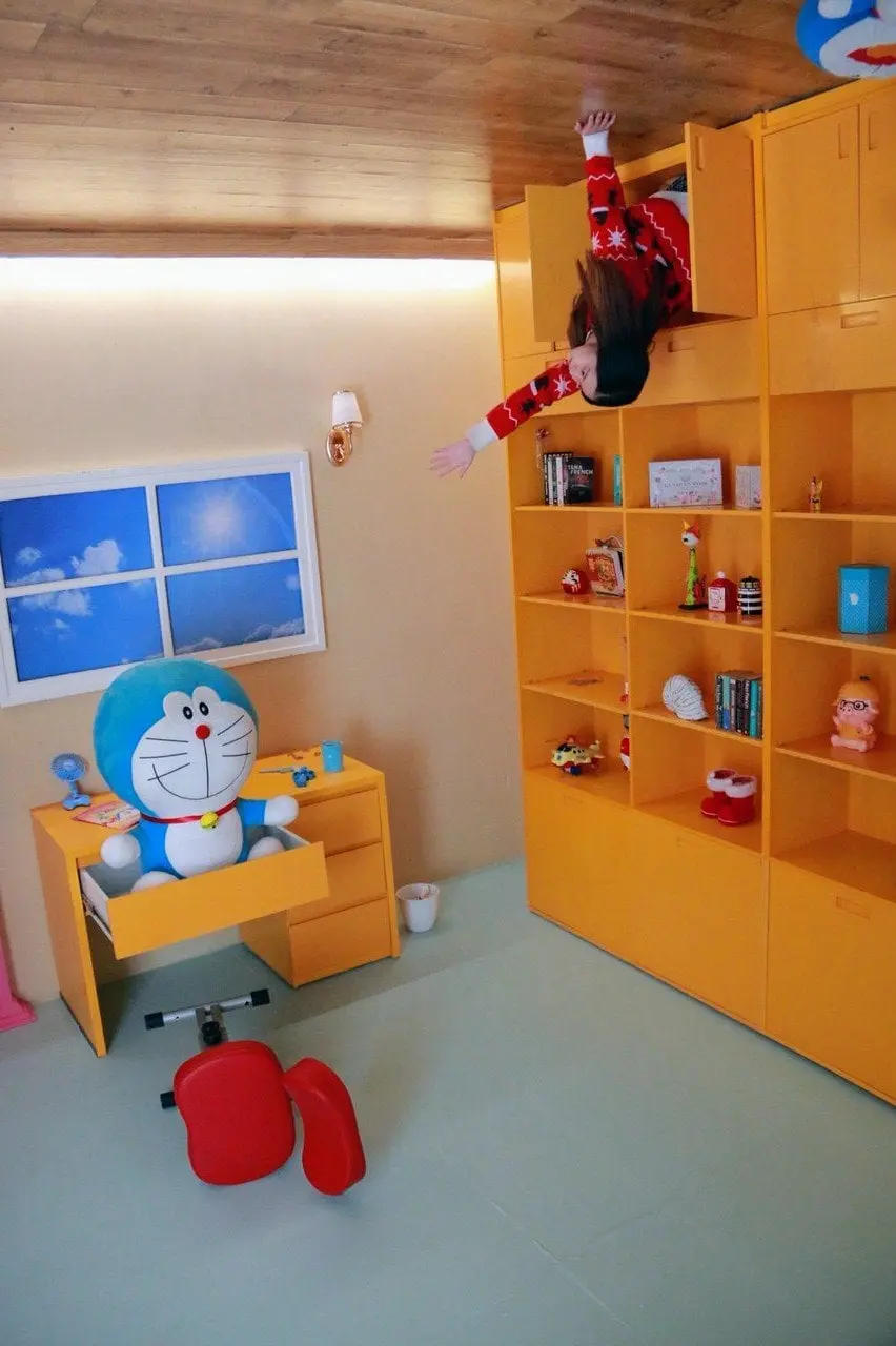 Quẩy banh n&oacute;c tại nh&agrave; đảo ngược, Upside down World Đ&agrave; Nẵng 4