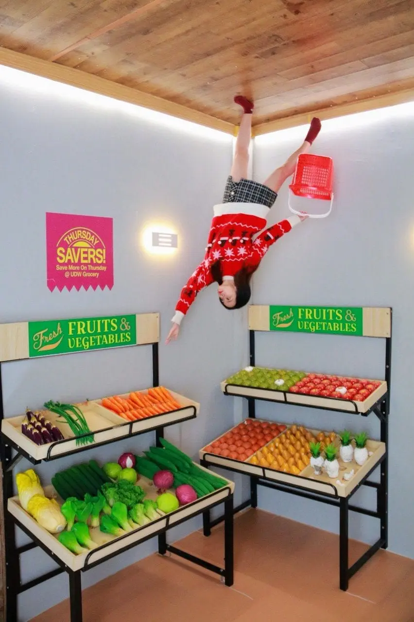 Quẩy banh n&oacute;c tại nh&agrave; đảo ngược, Upside down World Đ&agrave; Nẵng 6