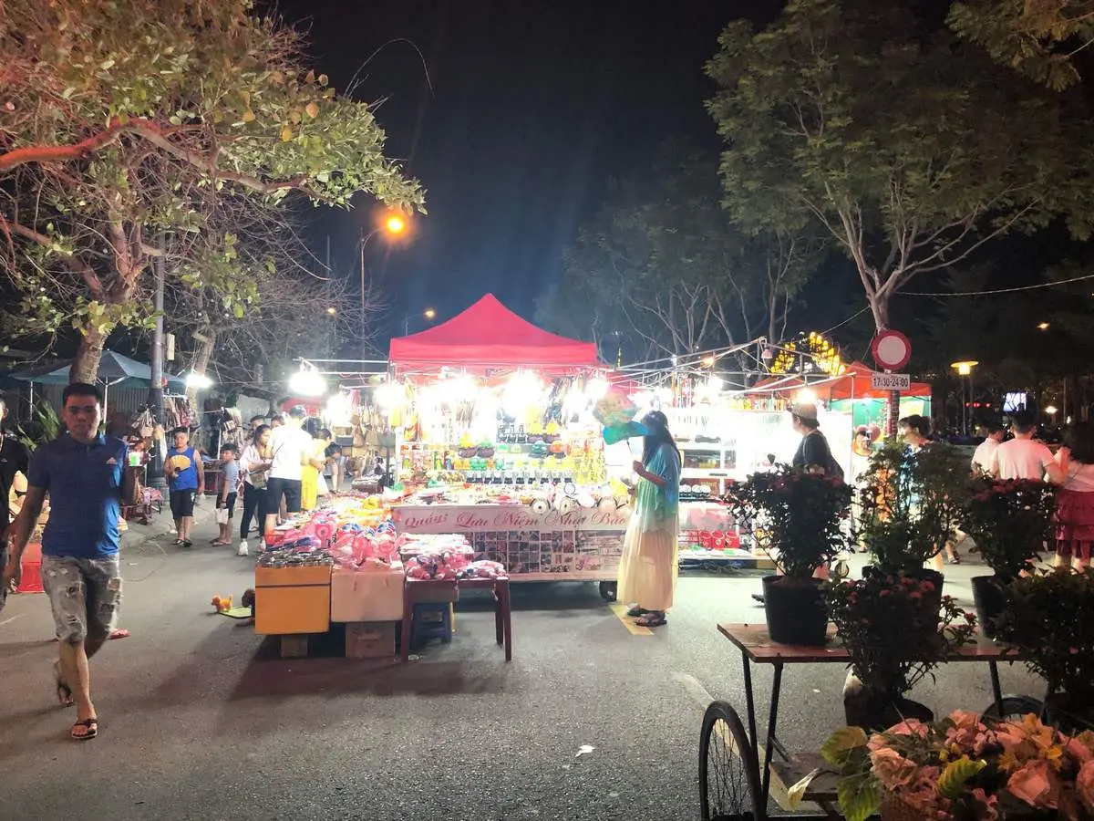 Quẩy hết m&igrave;nh tại 5 khu chợ đ&ecirc;m Đ&agrave; Nẵng nhộn nhịp kh&ocirc;ng bao giờ ngủ 12