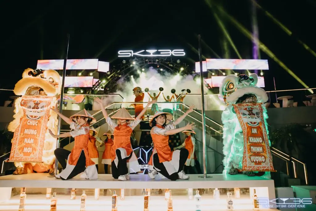 Quẩy hết m&igrave;nh tại Sky Bar 36 &ndash; Tọa độ giải tr&iacute; cao nhất Việt Nam 8