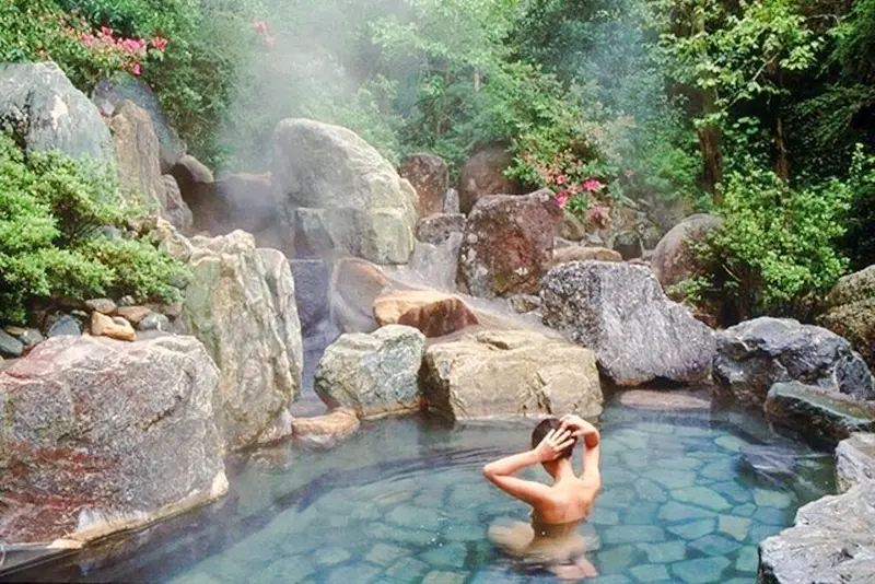 Tắm Onsen tại Suối kho&aacute;ng n&oacute;ng N&uacute;i Thần T&agrave;i &ndash; Đ&agrave; Nẵng 4