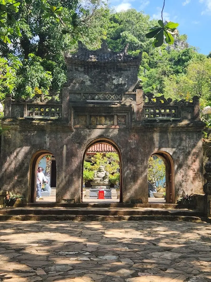 Thăm ch&ugrave;a Linh Ứng Ngũ H&agrave;nh Sơn cổ nhất &ldquo;Tam Linh Ứng Tự&rdquo; 4