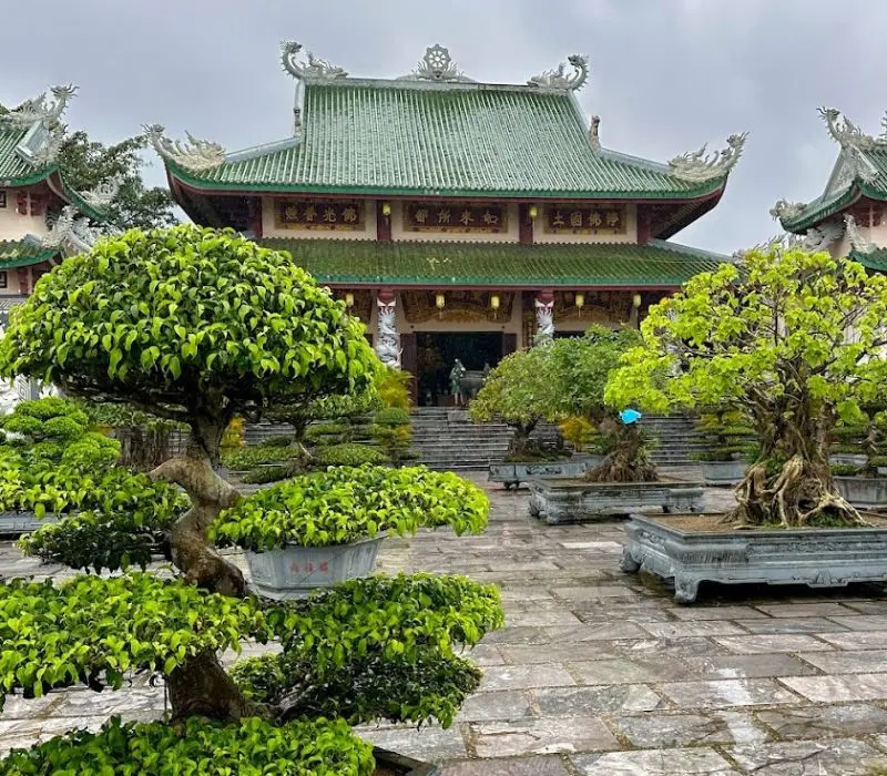 Top 14 ng&ocirc;i ch&ugrave;a Đ&agrave; Nẵng, c&otilde;i Phật linh thi&ecirc;ng giữa phố biển 5