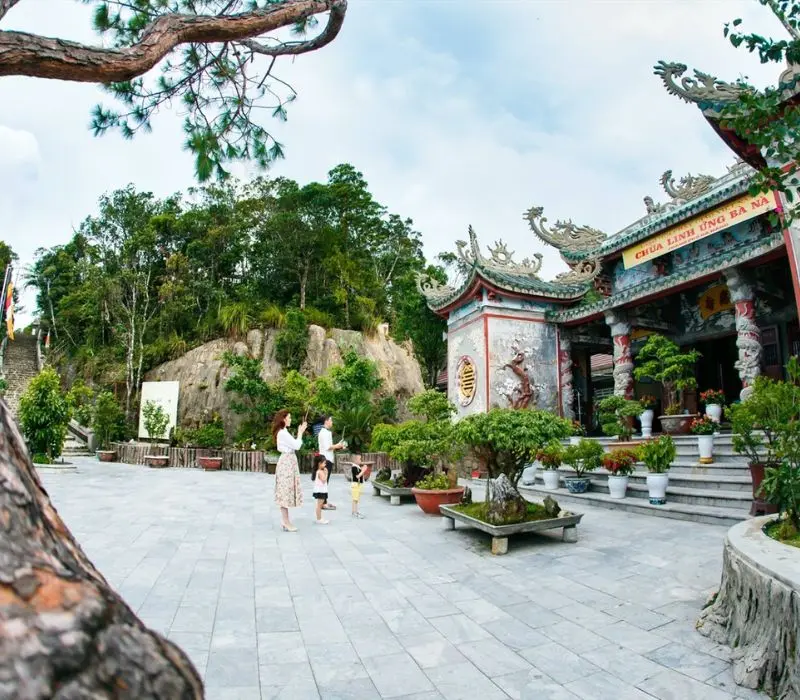 Top 14 ng&ocirc;i ch&ugrave;a Đ&agrave; Nẵng, c&otilde;i Phật linh thi&ecirc;ng giữa phố biển 2