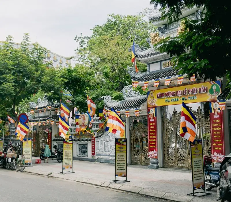 Top 14 ng&ocirc;i ch&ugrave;a Đ&agrave; Nẵng, c&otilde;i Phật linh thi&ecirc;ng giữa phố biển 12