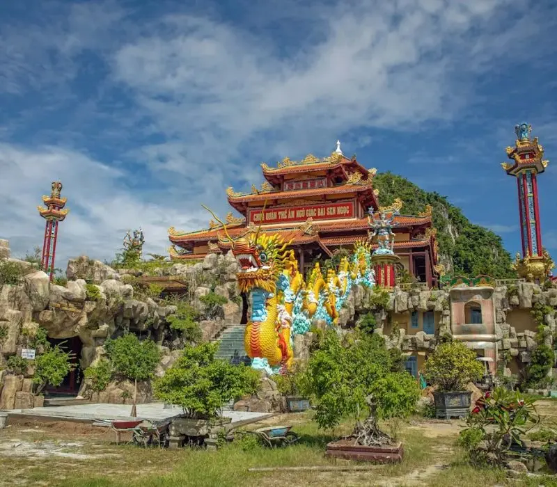 Top 14 ng&ocirc;i ch&ugrave;a Đ&agrave; Nẵng, c&otilde;i Phật linh thi&ecirc;ng giữa phố biển 9