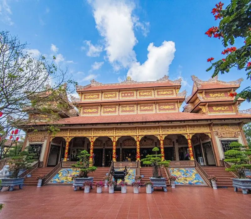 Top 14 ng&ocirc;i ch&ugrave;a Đ&agrave; Nẵng, c&otilde;i Phật linh thi&ecirc;ng giữa phố biển 18