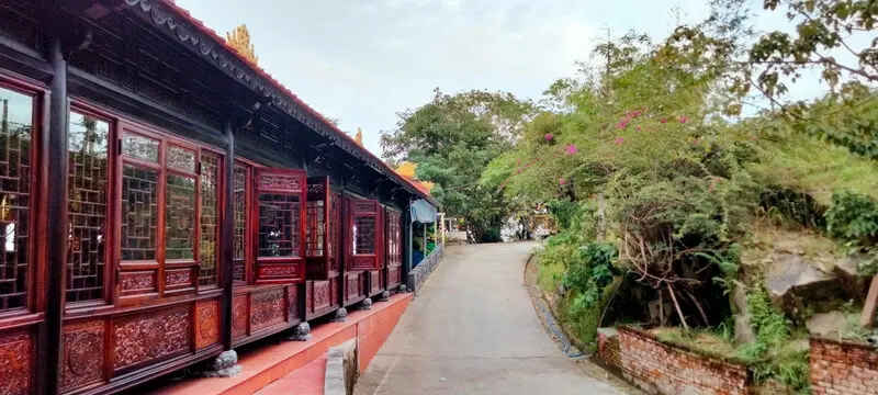 V&atilde;n cảnh ng&ocirc;i ch&ugrave;a Kh&ocirc;ng T&ecirc;n cổ k&iacute;nh linh thi&ecirc;ng tại Đ&agrave; Nẵng 8