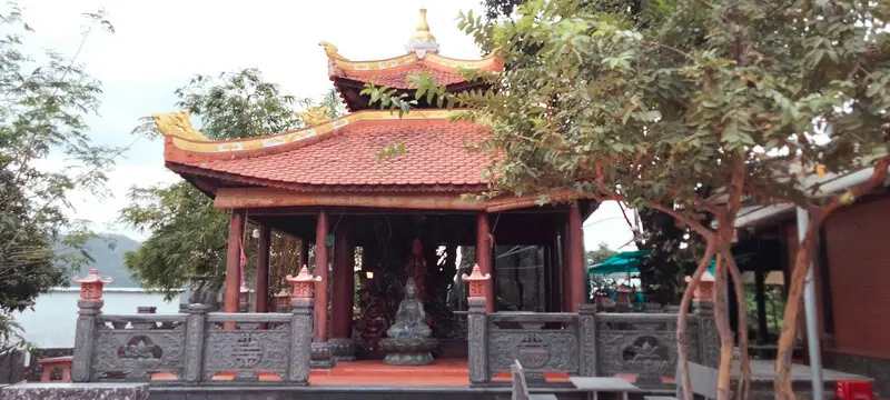 V&atilde;n cảnh ng&ocirc;i ch&ugrave;a Kh&ocirc;ng T&ecirc;n cổ k&iacute;nh linh thi&ecirc;ng tại Đ&agrave; Nẵng 5