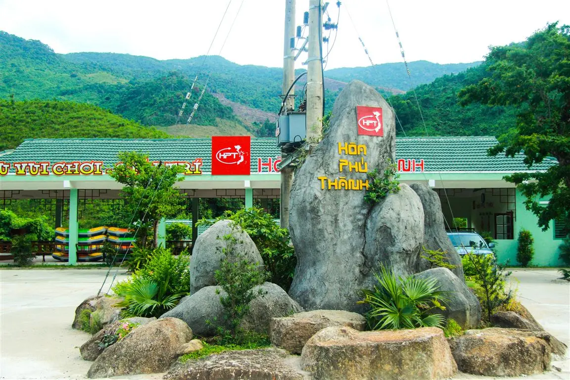 X&otilde;a banh n&oacute;c với trải nghiệm trượt th&aacute;c d&agrave;i 3km th&oacute;t tim ở Th&aacute;c nước H&ograve;a Ph&uacute; Th&agrave;nh, Đ&agrave; Nẵng 2